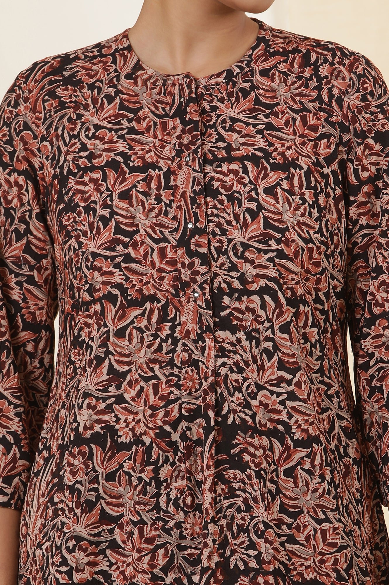 Black Kalamkari Printed Straight Cotton Voile Kurta And Straight Pants Set - Image 2